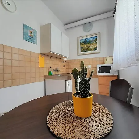 Apartment Lovely Malina Close To The