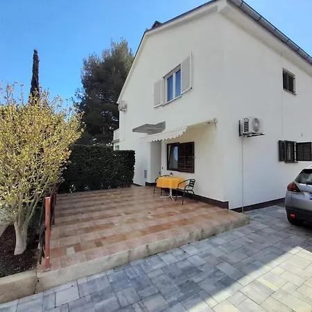 Lovely Malina Close To The Apartman Krk Town