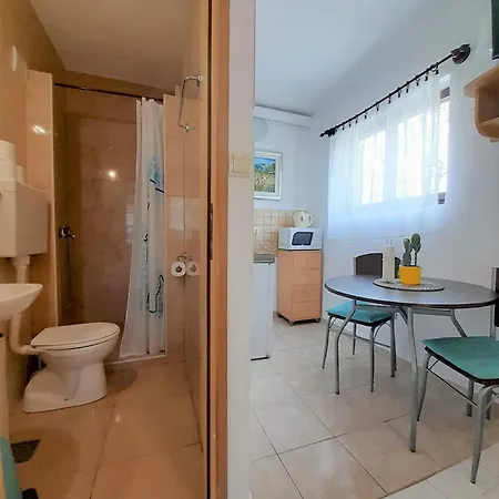 Apartment Lovely Malina Close To The Krk Town