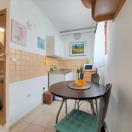 Apartment Lovely Malina Close To The