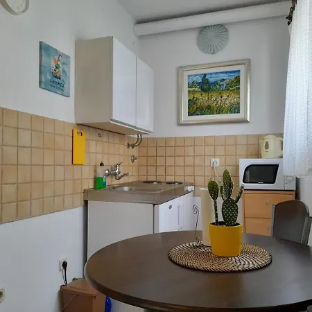 Lovely Malina Close To The Apartman *